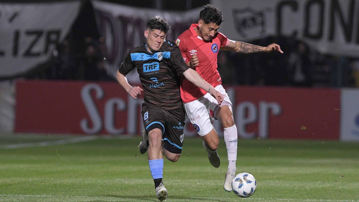 Platense y Argentino Juniors empataron 0 a 0, sexto partido igualado si goles de la fecha