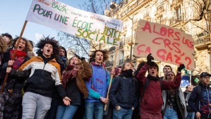 Estudiantes franceses protestan contra Macron