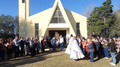 Recuperó la capilla que sus abuelos construyeron hace más de 50 años