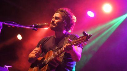 Raly Barrionuevo revisa su historia y la de la música argentina desde