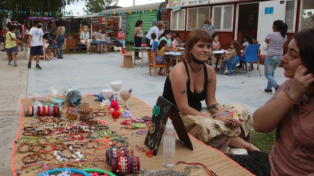 La feria de artesanos también acompañó el festival para mantener viva la memoria.