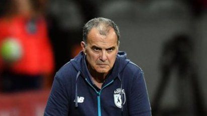 El equipo de Bielsa salta a la cancha