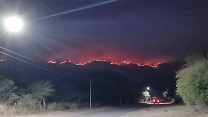 La rotación del viento complica el combate contra el fuego en el Cerro Champaquí