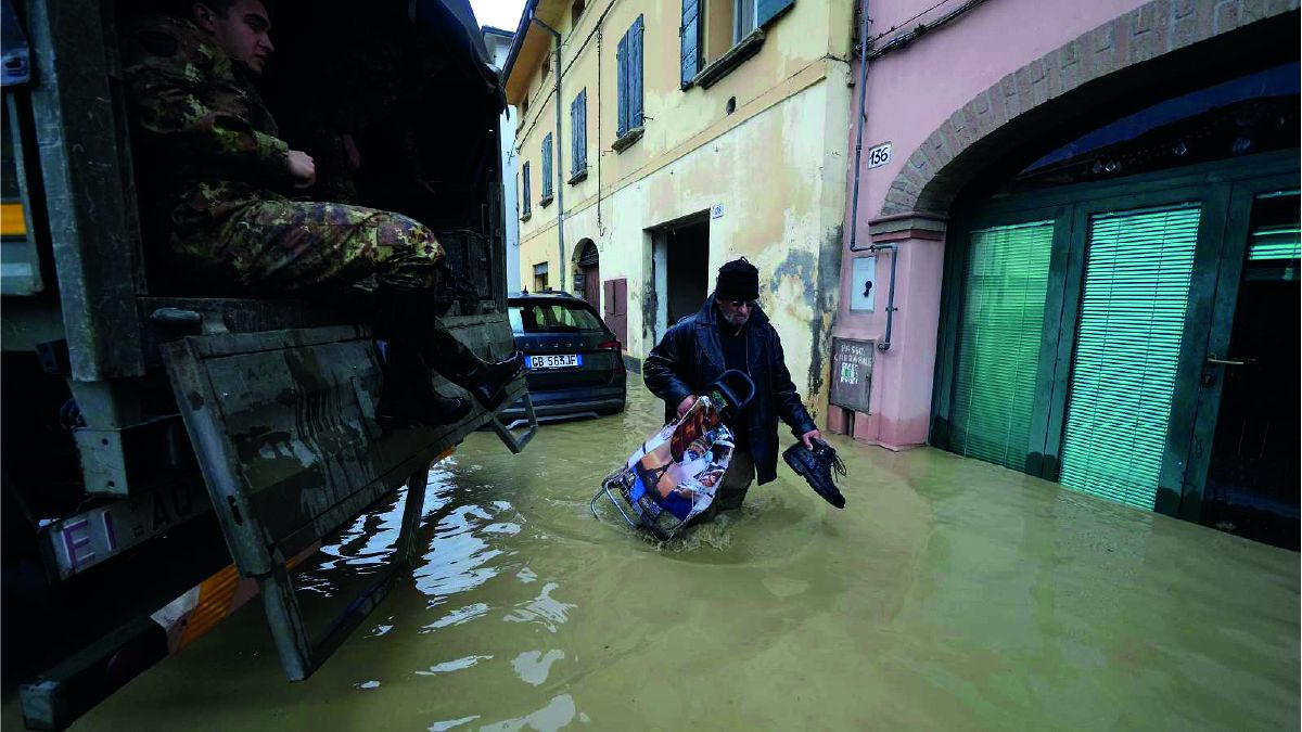 Al menos 8 personas murieron y miles fueron evacuadas por las inundaciones en Italia