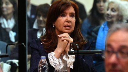 Escuchó las imputaciones desde la última fila y no saludó a Báez ni a De Vido