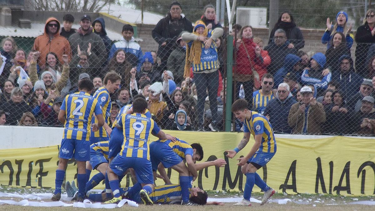 Dock Sud: El cuerpo técnico de Reserva se hizo cargo del plantel