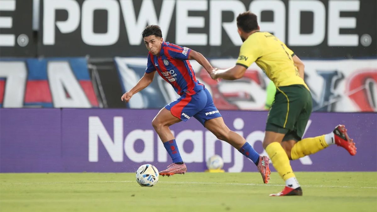 El delantero Alexis Cuello, durante la pasada derrota de San Lorenzo ante Defensa y Justicia por 5-2