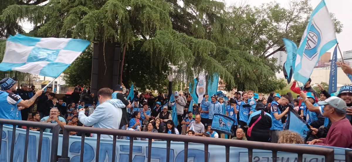 El aguante a Estudiantes a1.200 kilómetros de distancia