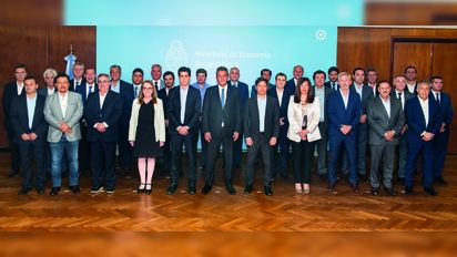 Massa garantizó fondos a las provincias para el pago de sueldos y aguinaldos
