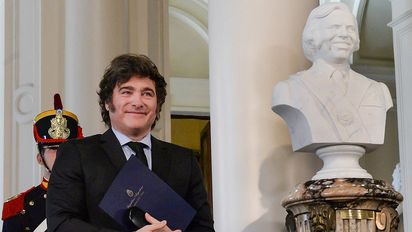 Milei inauguró el busto de Menem: