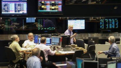 La Bolsa revirtió una fuerte baja y el riesgo país subió nuevamente