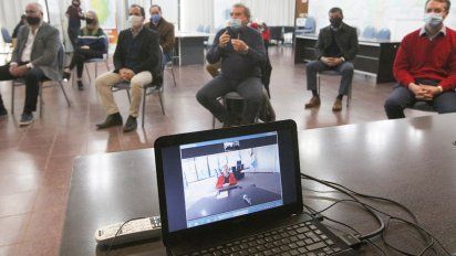 Entre el Zoom, el pico y la pala, las selfies y los zapatos puntudos