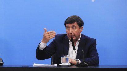 Daniel Arroyo echó al funcionario que autorizó comprar alimentos con precios excesivos