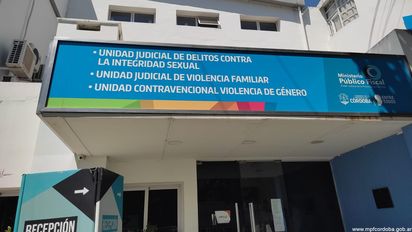 Condenan a una conductora de trolebús por discriminar a una mujer trans