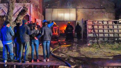Incendio total en una carpintería en Casasnovas: