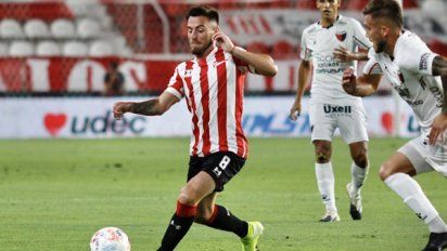 Estudiantes quiere pisar firme en Santiago