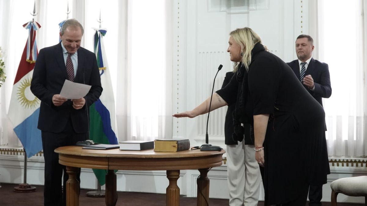 Asumió el nuevo Gabinete Municipal. Foto: Andrés Oviedo.