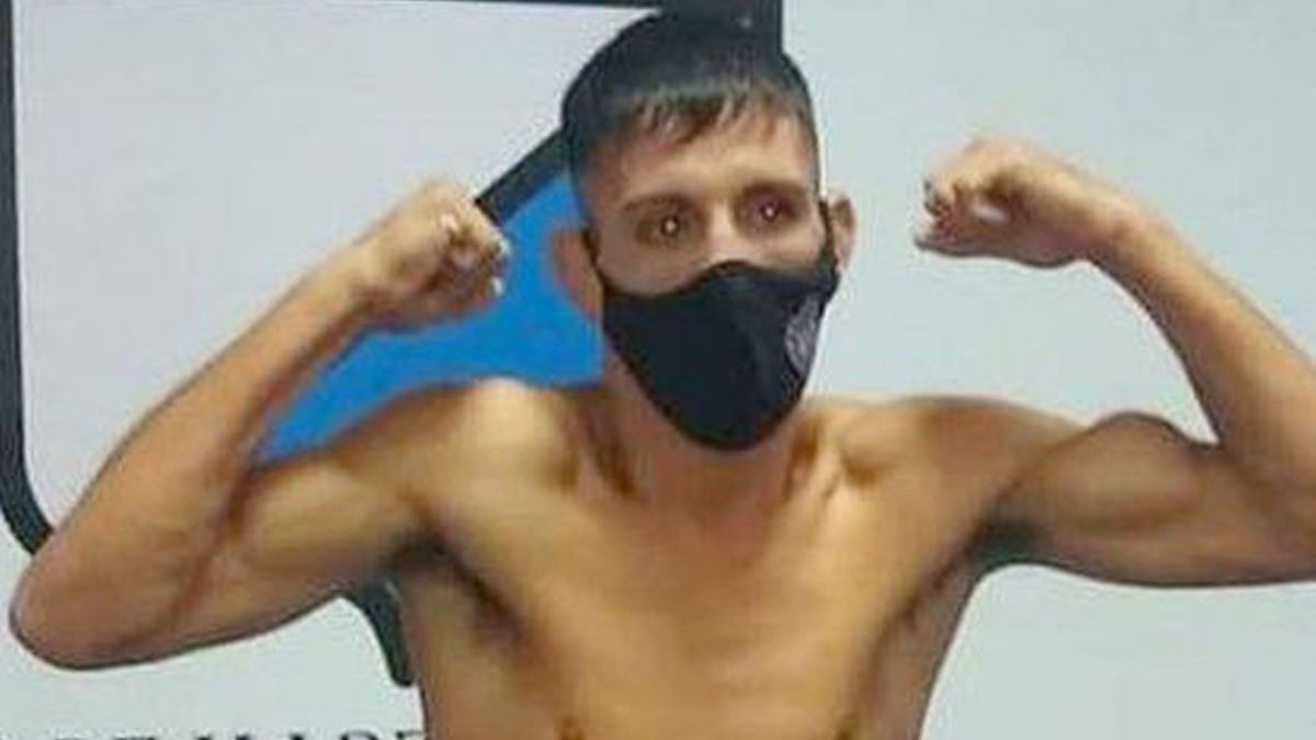 Santiago Prado combate ante El Pumita Silva