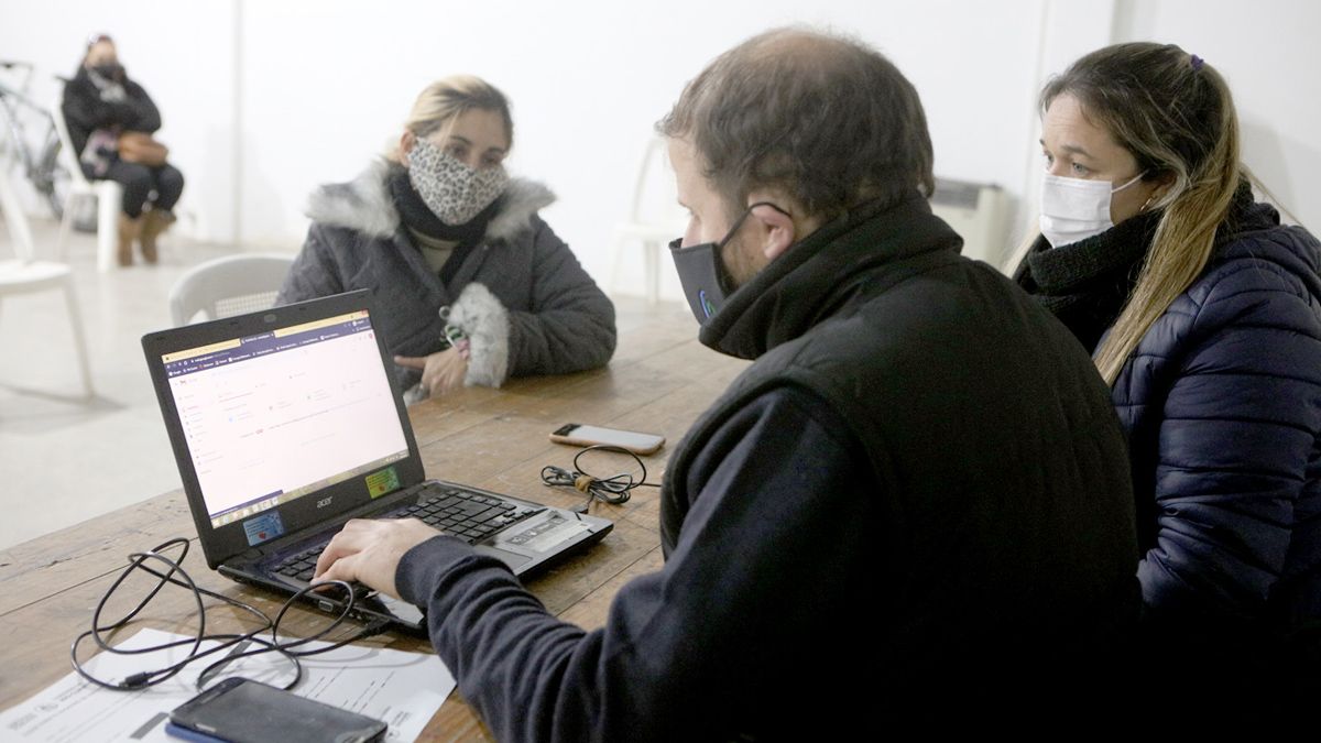 En Río Cuarto habilitaron puntos de asesoramiento e inscripción para vacunarse.
