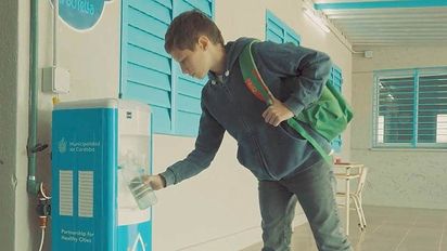 En el Día del Agua, instalan puntos de hidratación en escuelas primarias