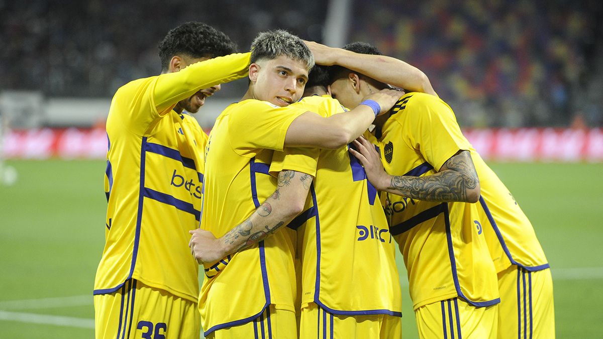 Lucas Blondel festeja su gol