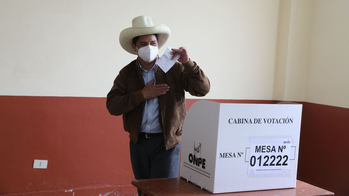 El izquierdista Pedro Castillo se proclamó vencedor en el balotaje presidencial de Perú.