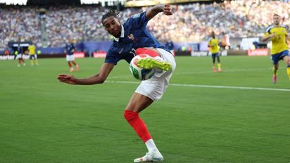 FIFA rechazó el recurso francés y Olise puede perderse la semifinal si recibe otra amarilla