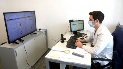 Primera denuncia contra el médico trucho del COE: ratifican que murió el hombre que atendió