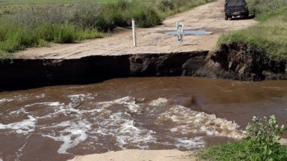 Las lluvias provocaron destrucción de puentes y cortes de caminos en la zona rural de La Carlota