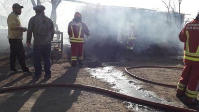 Una vivienda afectada por un incendio en San Basilio