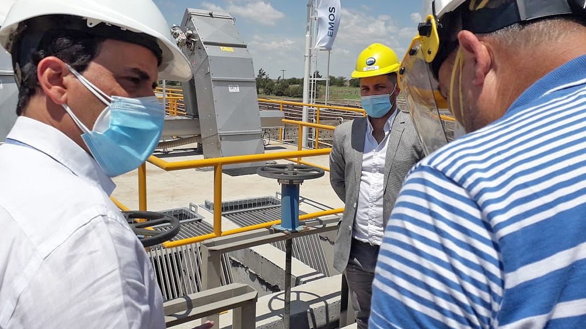 El intendente Juan Manuel Llamosas recorrió la nueva planta cloacal.