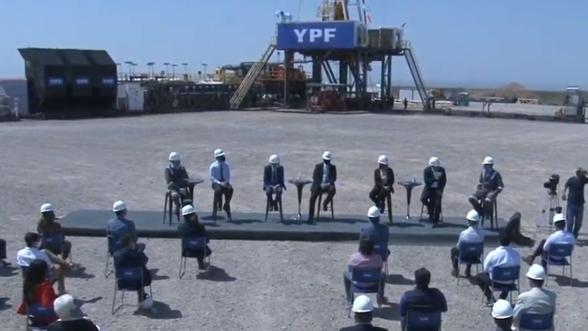 YPF anunció que aumentará su oferta de gasoil en abril y mayo.