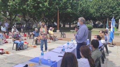 Incendios: productores de Achiras y Las Albahacas recibieron aportes y equipamiento de la Provincia