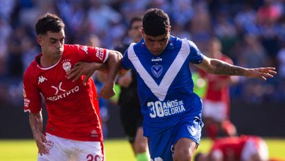 Vélez y Huracán en un emocionante partido por el título