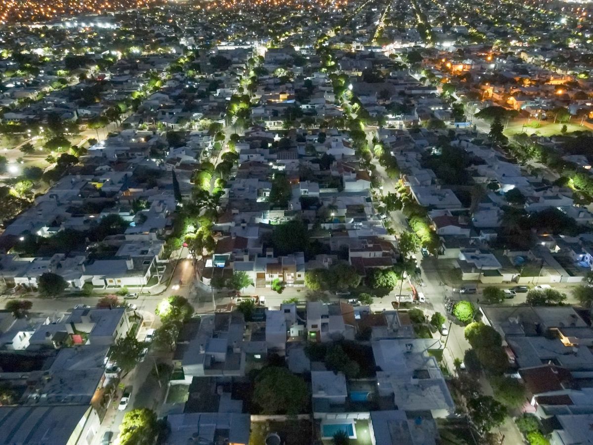 Córdoba: cada vez más barrios con iluminación de tecnología led